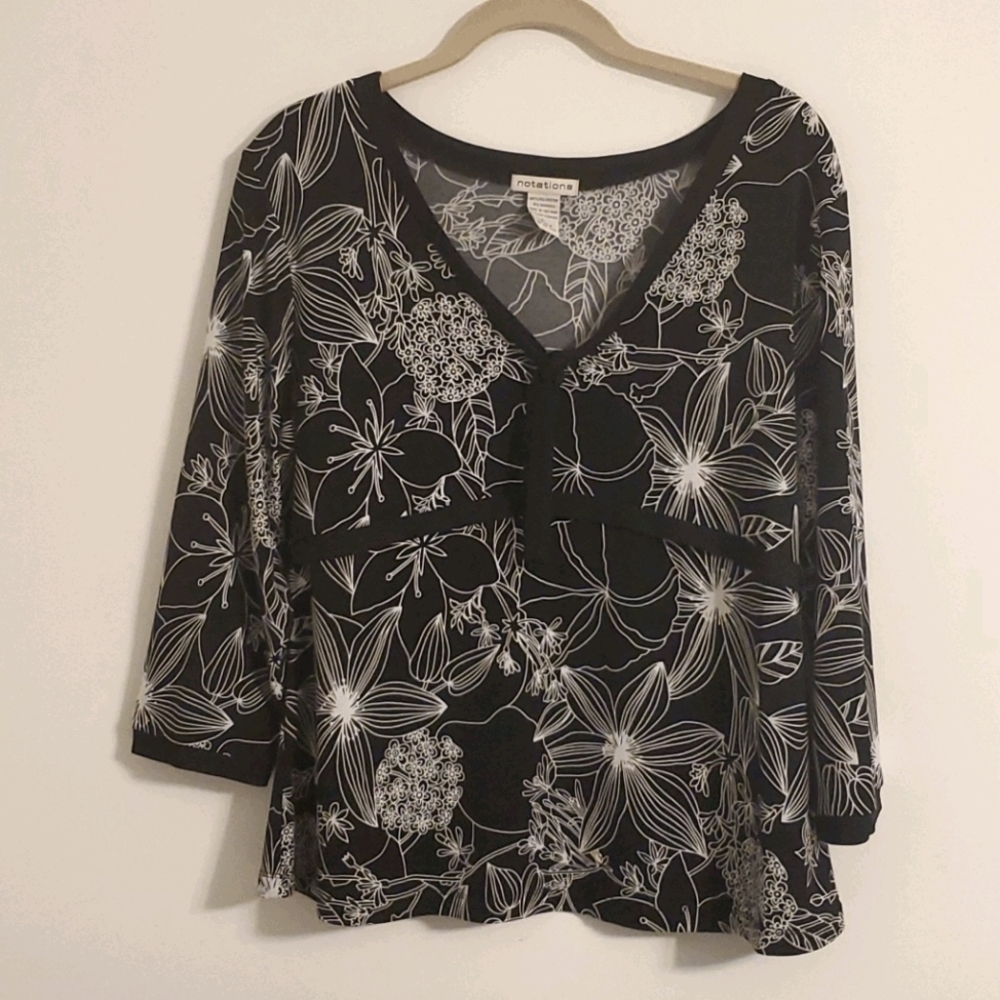 Notations Black and white top